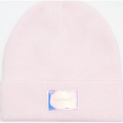 Czapka z naszywką holo - Różowy. Różowe czapki damskie Cropp, z aplikacjami. Za 24,99 zł.