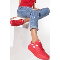 Czerwone Buty Sportowe Messing Around. Czerwone buty sportowe damskie Born2be, bez wzorów, sportowe. W wyprzedaży za 64,99 zł.