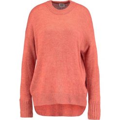 Swetry klasyczne damskie: Weekday MANAMA Sweter rusty red