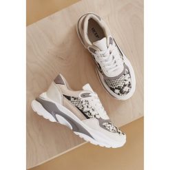 Białe Sneakersy Thenos. Białe sneakersy damskie Renee. Za 119,99 zł.