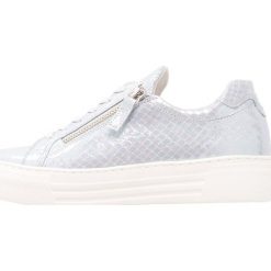 Gabor WIDE FIT Sneakersy niskie cielo. Niebieskie trampki i tenisówki damskie marki Gabor, bez wzorów, ze skóry, bez zapięcia. W wyprzedaży za 426,30 zł.
