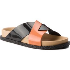 Klapki MELISSA - Energy Ad 32336 Black/Beige/Orange 52040. Pomarańczowe klapki damskie Melissa, bez wzorów, z tworzywa sztucznego, bez obcasa. W wyprzedaży za 199,00 zł.