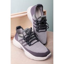 Szare buty sportowe sznurowane casu 204/44g. Szare buty sportowe damskie Casu, bez wzorów, sportowe. W wyprzedaży za 39,99 zł.