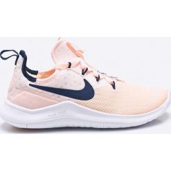 Nike - Buty Free TR 8. Pomarańczowe buty sportowe damskie Nike, z materiału, sportowe. W wyprzedaży za 239,90 zł.