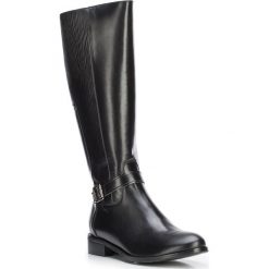 Buty damskie. Czarne kozaki damskie Wittchen, ze skóry, eleganckie, na wysokim obcasie, na płaskiej podeszwie, bez zapięcia. W wyprzedaży za 599,90 zł.