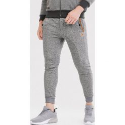 Szare Spodnie Sharneth. Szare spodnie męskie Born2be, xl, bez wzorów, z dresówki. Za 49,99 zł.
