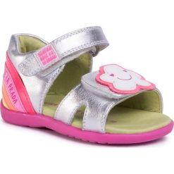 Sandały AGATHA RUIZ DE LA PRADA - 202909 A-Plata. Szare sandały dziewczęce Agatha Ruiz de la Prada, ze skóry ekologicznej, bez zapięcia. W wyprzedaży za 199,00 zł.