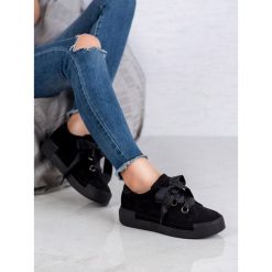 BUTY WIĄZANE WSTĄŻKĄ. Czerwone półbuty damskie SHELOVET, bez wzorów, bez obcasa, bez zapięcia. Za 52,90 zł.