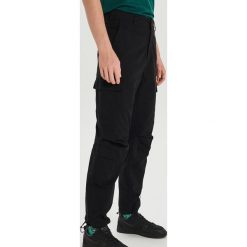 Spodnie cargo - Czarny. Czarne spodnie męskie Cropp, m, bez wzorów. Za 149,99 zł.