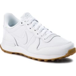 Buty NIKE - Internationalist 828407 103 White/White/White. Białe buty sportowe damskie Nike, na co dzień, bez wzorów, ze skóry ekologicznej, bez obcasa, na płaskiej podeszwie, bez zapięcia. W wyprzedaży za 269,00 zł.