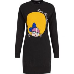 Sukienka dzianinowa LOVE MOSCHINO WSR8310X 0683. Czarne sukienki damskie Love Moschino, bez wzorów, z wiskozy, bez kołnierzyka, bez rękawów. W wyprzedaży za 549,00 zł.