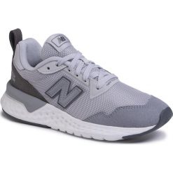Sneakersy NEW BALANCE - WS515CC2 Szary. Szare półbuty damskie New Balance, na co dzień, bez wzorów, z tworzywa sztucznego, bez obcasa, na płaskiej podeszwie, bez zapięcia. W wyprzedaży za 239,00 zł.
