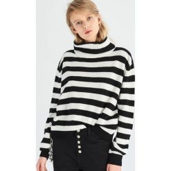 Sweter w pasy - Wielobarwn. Szare swetry damskie Sinsay, s, bez wzorów, bez rękawów, bez kaptura. W wyprzedaży za 29,99 zł.