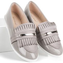 Mokasyny damskie: Jasnoszare lakierowane mokasyny IDEAL SHOES