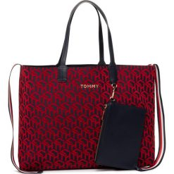 Torebka TOMMY HILFIGER - Iconic Tommy Tote AW0AW07830 0KV. Czerwone torebki klasyczne damskie TOMMY HILFIGER, bez wzorów, ze skóry ekologicznej, klasyczne, bez dodatków. W wyprzedaży za 519,00 zł.
