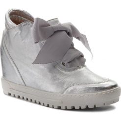 Sneakersy EKSBUT - 68-5057-369-1G Srebro. Szare półbuty damskie marki Eksbut, na co dzień, bez wzorów, ze skóry, bez obcasa, na koturnie, bez zapięcia. W wyprzedaży za 259,00 zł.
