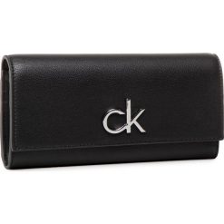 Duży Portfel Damski CALVIN KLEIN - Re-Lock Trifold Lg K60K606806 BAX. Czarne portfele damskie Calvin Klein, bez wzorów, ze skóry ekologicznej. Za 359,00 zł.