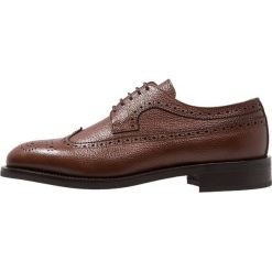 J.LINDEBERG ENG BROGUE ITALIAN GRAIN Oksfordki brown. Pomarańczowe półbuty męskie marki J.LINDEBERG, bez wzorów, ze skóry, na sznurówki. Za 1049,00 zł.