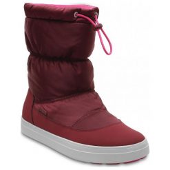 Crocs Śniegowce Lodgepoint Shiny Pullon W Garnet/Candy Pink 39,5. Różowe buty sportowe damskie marki Crocs, ze skóry, na wysokim obcasie. W wyprzedaży za 249,00 zł.