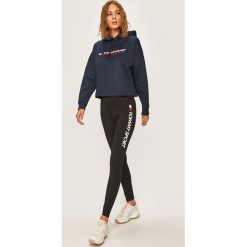 Tommy Sport - Bluza S10S100360. Niebieskie bluzy sportowe damskie Tommy Sport, s, z nadrukiem, z elastanu, bez rękawów, z kapturem. W wyprzedaży za 249,90 zł.