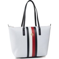Torebka TOMMY HILFIGER - Poppy Tote Neoprene AW0AW07958 YAF. Białe torebki klasyczne damskie TOMMY HILFIGER, bez wzorów, ze skóry ekologicznej, na ramię, bez dodatków. Za 449,00 zł.