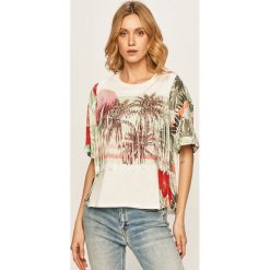 Desigual - T-shirt. Białe bluzki damskie Desigual, s, bez wzorów, z bawełny, casualowe, z okrągłym kołnierzem, z krótkim rękawem. W wyprzedaży za 239,90 zł.