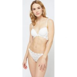 Etam - Biustonosz Daisy. Białe biustonosze Etam, w koronkowe wzory, z elastanu. W wyprzedaży za 124,90 zł.
