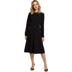 Czarna Elegancka Sukienka do Pracy za Kolano z Paskiem. Czarne sukienki damskie Molly.pl, na co dzień, s, bez wzorów, eleganckie, z klasycznym kołnierzykiem, bez rękawów, długie, mini, proste. Za 139,90 zł.
