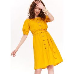 Sukienka damska. Żółte sukienki damskie Top Secret, na co dzień, na lato, bez wzorów, eleganckie, bez kołnierzyka, z krótkim rękawem, krótkie, mini. W wyprzedaży za 59,99 zł.