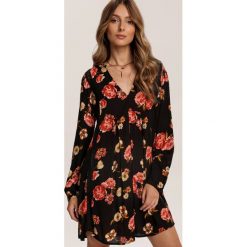 Czarna Sukienka Lilless. Czarne sukienki damskie Renee, s, bez wzorów, bez kołnierzyka, bez rękawów, mini. Za 119,99 zł.