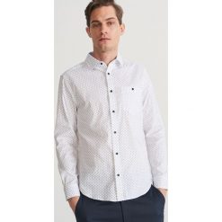 Koszula slim fit z drobnym wzorem - Kremowy. Białe koszule męskie marki Reserved, s, bez wzorów, bez kołnierzyka, bez rękawów. Za 119,99 zł.