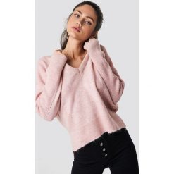 Trendyol Sweter Punched - Pink. Różowe swetry klasyczne damskie Trendyol, z materiału, z asymetrycznym kołnierzem. Za 80,95 zł.