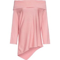 Sweter oversize z dekoltem carmen bonprix pastelowy jasnoróżowy. Różowe swetry damskie bonprix, bez wzorów, bez rękawów, bez kaptura. Za 99,99 zł.