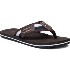 Japonki TOMMY HILFIGER - Corporate Badge Beach Sandal FM0FM02366 Coffee Bean 212. Pomarańczowe klapki męskie TOMMY HILFIGER, bez wzorów, ze skóry. W wyprzedaży za 129,00 zł.