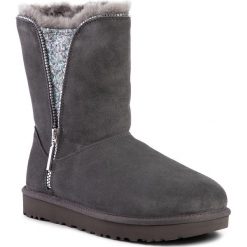 Buty UGG - W Classic Zip Boot 1103764 Chrc. Szare kozaki damskie Ugg, ze skóry. W wyprzedaży za 759,00 zł.