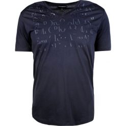Emporio Armani T-shirt. T-shirty męskie z napisami, z tkaniny, krótkie. Za 249,00 zł.