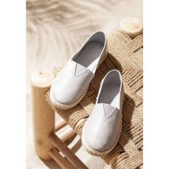 Szare Espadryle Droughtiness. Szare espadryle damskie Inny, bez wzorów, z nubiku, bez obcasa, na obcasie. Za 49,99 zł.