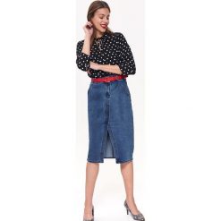 Bluzka w kropki z wiązaniem. Czarne bluzki damskie Top Secret, bez wzorów, z tkaniny, eleganckie, z koszulowym kołnierzykiem, bez rękawów. W wyprzedaży za 44,99 zł.