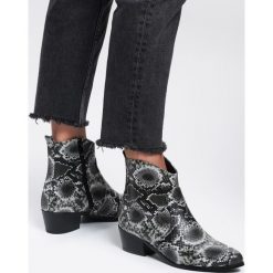 Czarne Botki Kimberly. Czarne botki damskie Renee, bez obcasa, bez zapięcia. Za 139,99 zł.