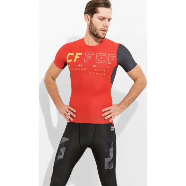 Reebok Koszulka Ss Rcf Ss Compr Ession Top , czerwony, rozmiar XL. Czerwone koszulki męskie Reebok, xl, bez wzorów, z poliesteru, z dekoltem na plecach, bez rękawów, na fitness i siłownię. W wyprzedaży za 149,99 zł.