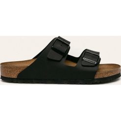 Birkenstock - Klapki Arizona. Czarne kapcie męskie Birkenstock, z gumy, na klamry. W wyprzedaży za 239,90 zł.