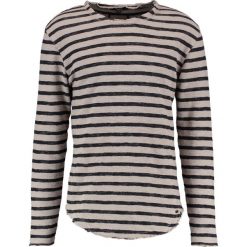 Swetry klasyczne męskie: Tigha ALISTER Sweter mud/black