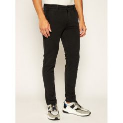 Jeansy Regular Fit Levi's® Standard Taper Chino II 17196-0005. Czarne jeansy męskie s, bez wzorów, z elastanu. W wyprzedaży za 219,00 zł.