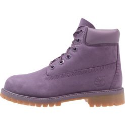 Timberland 6 INCH PREMIUM WP Botki sznurowane montana grape. Fioletowe buty zimowe damskie marki Timberland, z materiału, na sznurówki. W wyprzedaży za 356,30 zł.