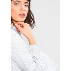 Bluzki asymetryczne: IVY & OAK FLARED SLEEVE BLOUSE Bluzka blue/white