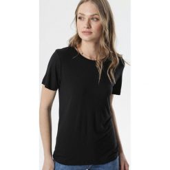 Czarny T-shirt Rhene. Czarne bluzki damskie Born2be, s, bez wzorów, z dresówki, z okrągłym kołnierzem, z krótkim rękawem. Za 39,99 zł.