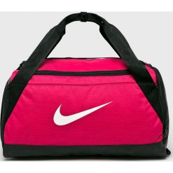 Nike - Torba. Różowe torebki damskie sportowe Nike, w paski, z poliesteru, sportowe, na ramię, bez dodatków. Za 169,90 zł.