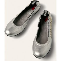 Love Moschino - Baleriny skórzane. Szare baleriny damskie Love Moschino, bez wzorów, ze skóry, bez obcasa, na obcasie. Za 699,90 zł.