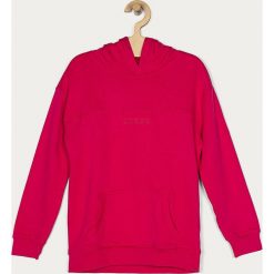 Guess Jeans - Bluza dziecięca 113-126 cm. Różowe bluzy dziewczęce Guess Jeans, z aplikacjami, z bawełny, bez rękawów, z kapturem. W wyprzedaży za 129,90 zł.