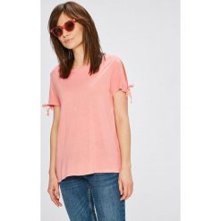 Vero Moda - Top Jemia. Czerwone topy damskie marki Vero Moda, l, z dzianiny, z okrągłym kołnierzem. W wyprzedaży za 29,90 zł.